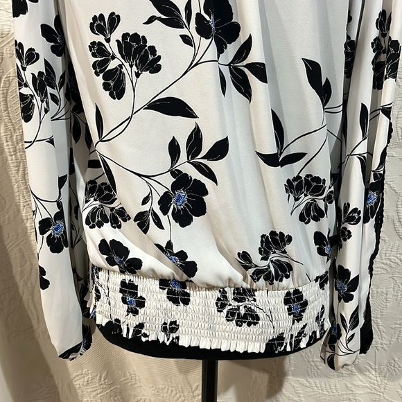 White House Black Market blouse, size XS‎ - Picture 12 of 15